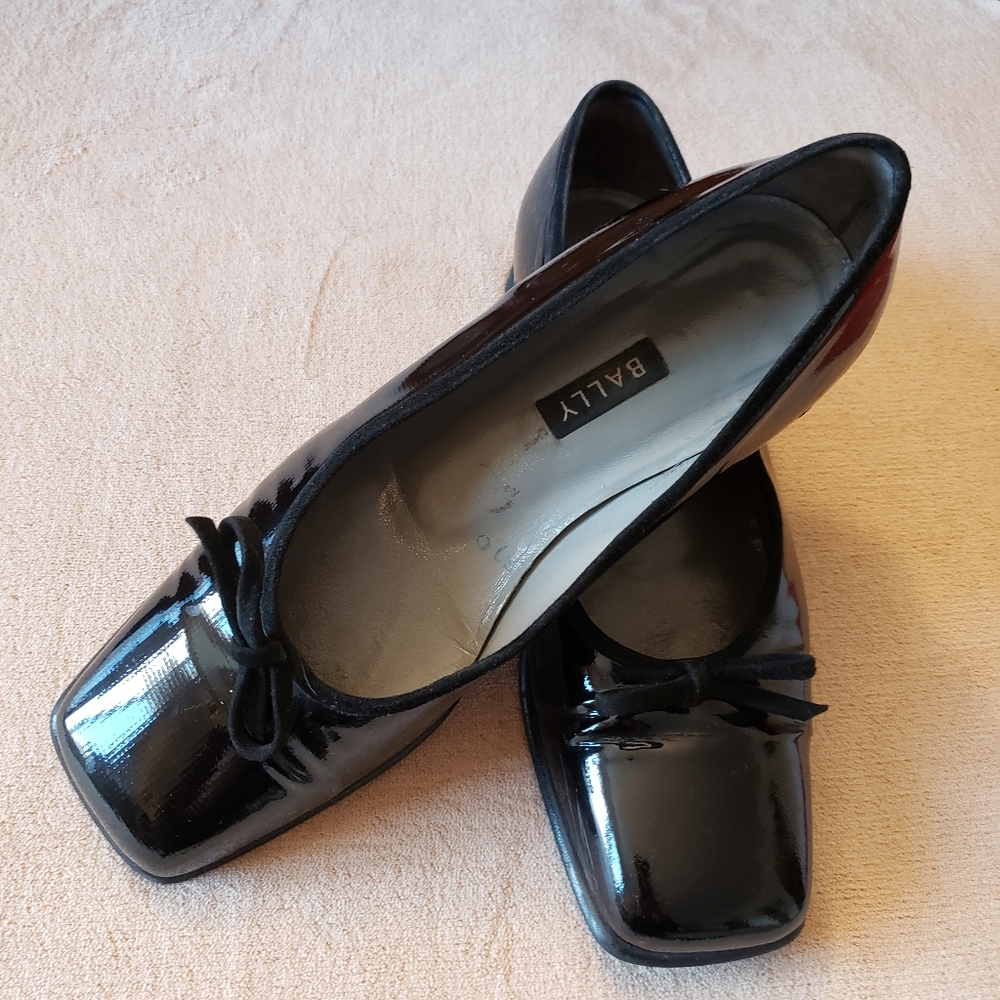 Bally Patent Leather 1" Heels Pumps